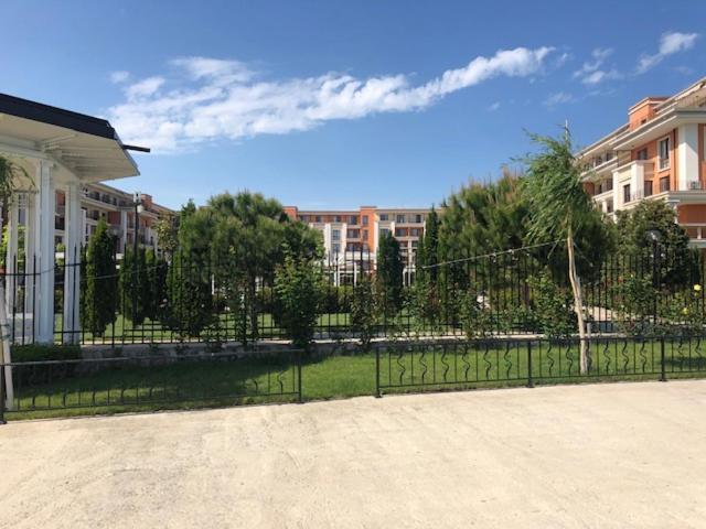 Apartment In Prestige Fort Beach Sveti Vlas Exteriér fotografie